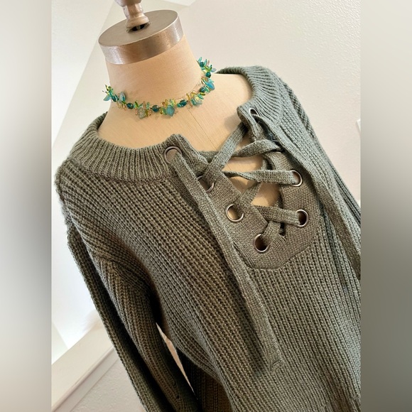 NWT L Sage Green Cable Knit V Neck Lace Up Sweater - Picture 5 of 9